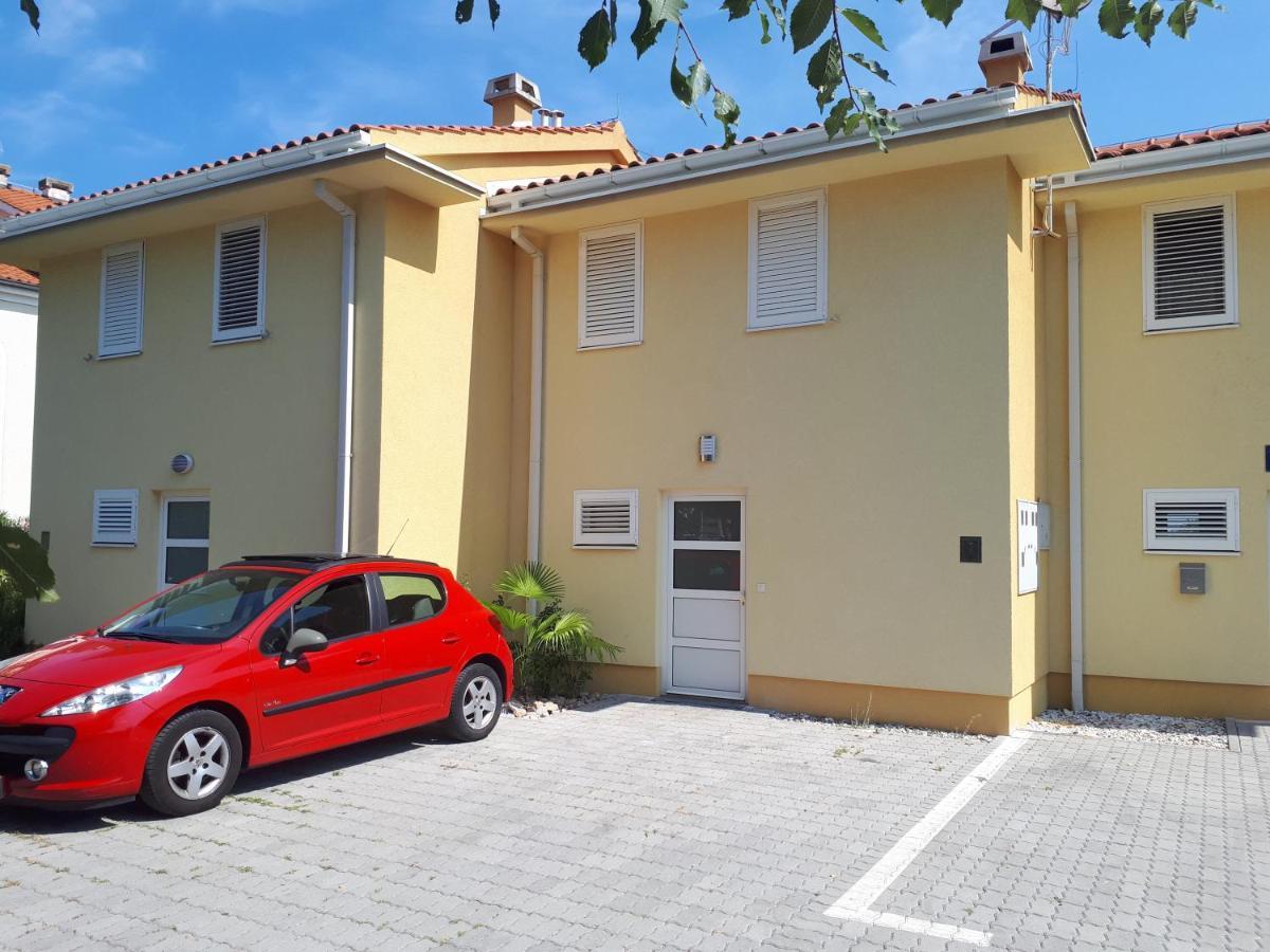 Apartment Betty Malinska Exterior photo